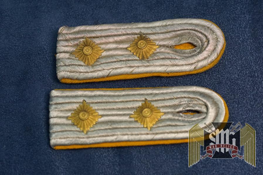 Luftwaffe Hauptmann slip on Shoulder boards