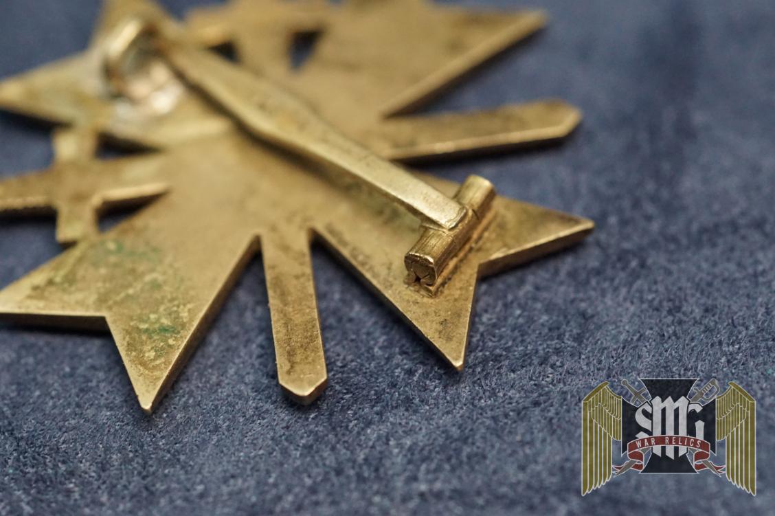 Cased War Merit Cross By Deschler