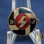DJ Early Member pin
