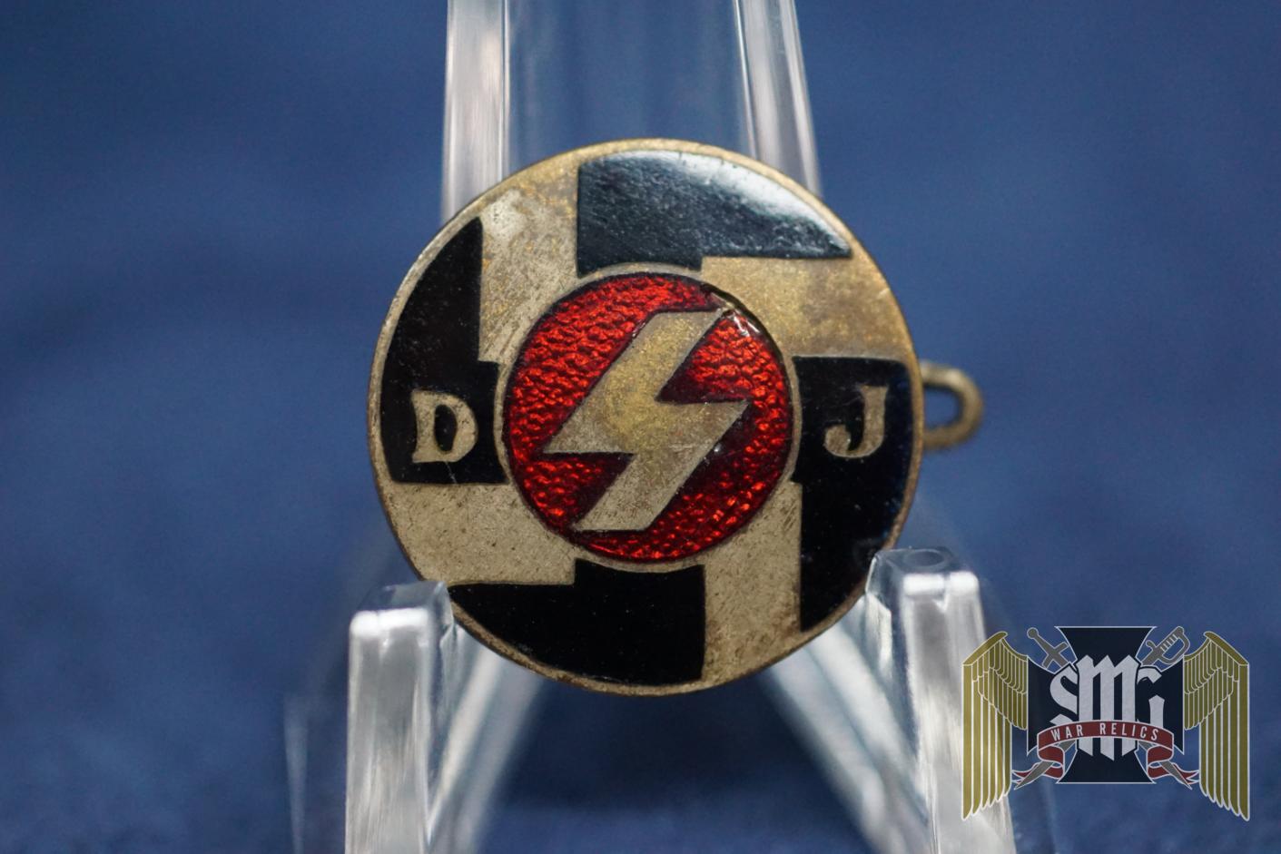 DJ Early Member pin