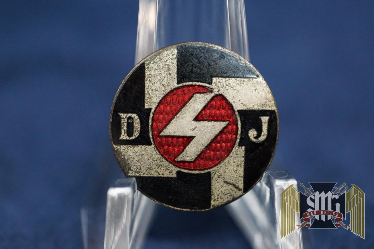 DJ Early Member pin