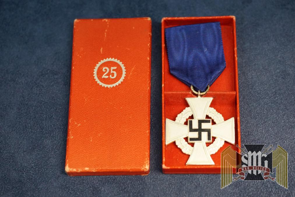 Cased 25 year faithful Service cross by Roman Palme
