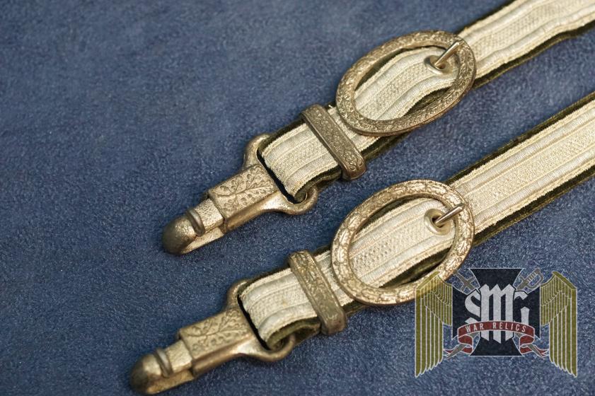 Heer Dagger Hangers