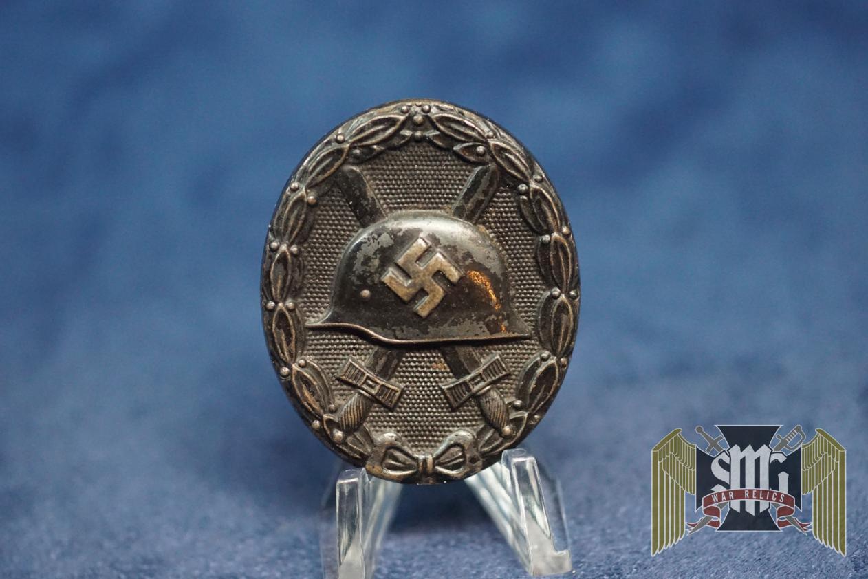 Black wound badge unmarked