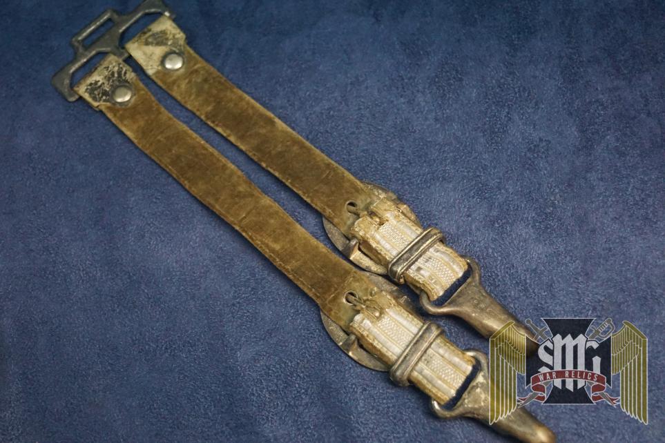 Heer Dagger Hangers