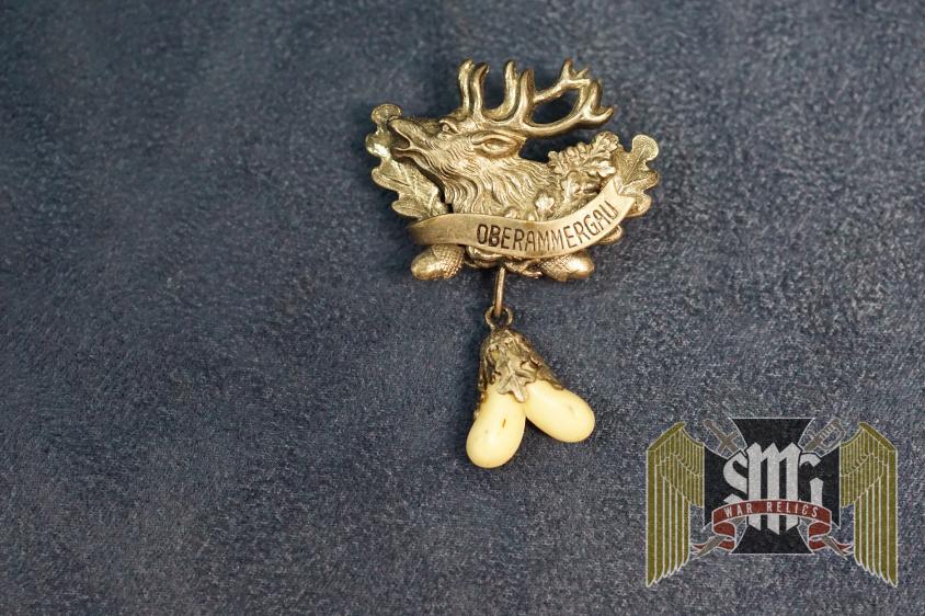 Vintage German Oberammergau Hunting brooch
