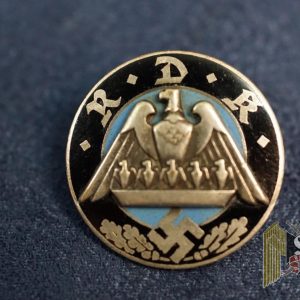 RDK Member badge with two-piece construction