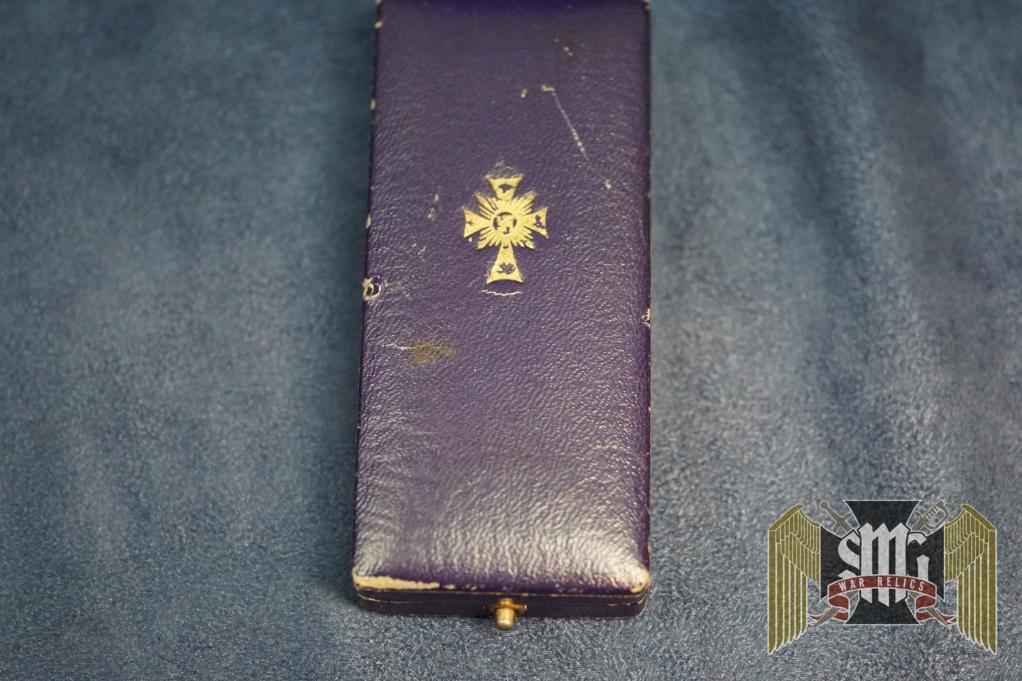 Cased Mother's cross in Gold by Hauschild
