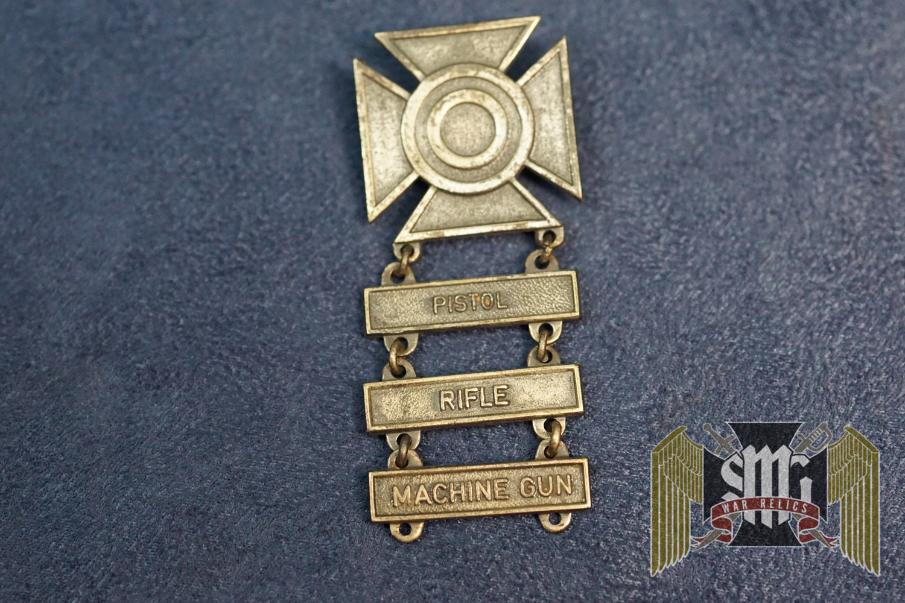US Sharpshooter badge by Assmann w/machine gun bar