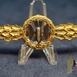 Luftwaffe Bomber Clasp in Gold. Tombak