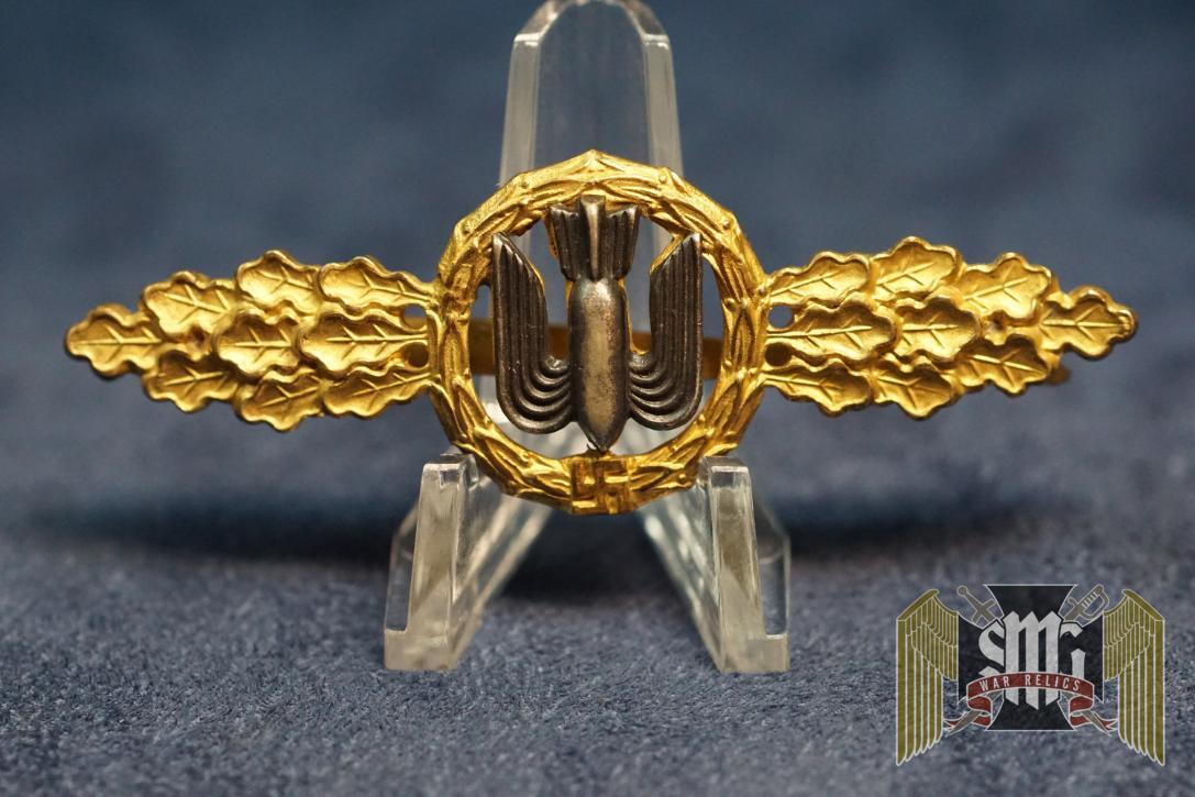 Luftwaffe Bomber Clasp in Gold. Tombak