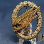 Luftwaffe Para badge in Tombak by Junker