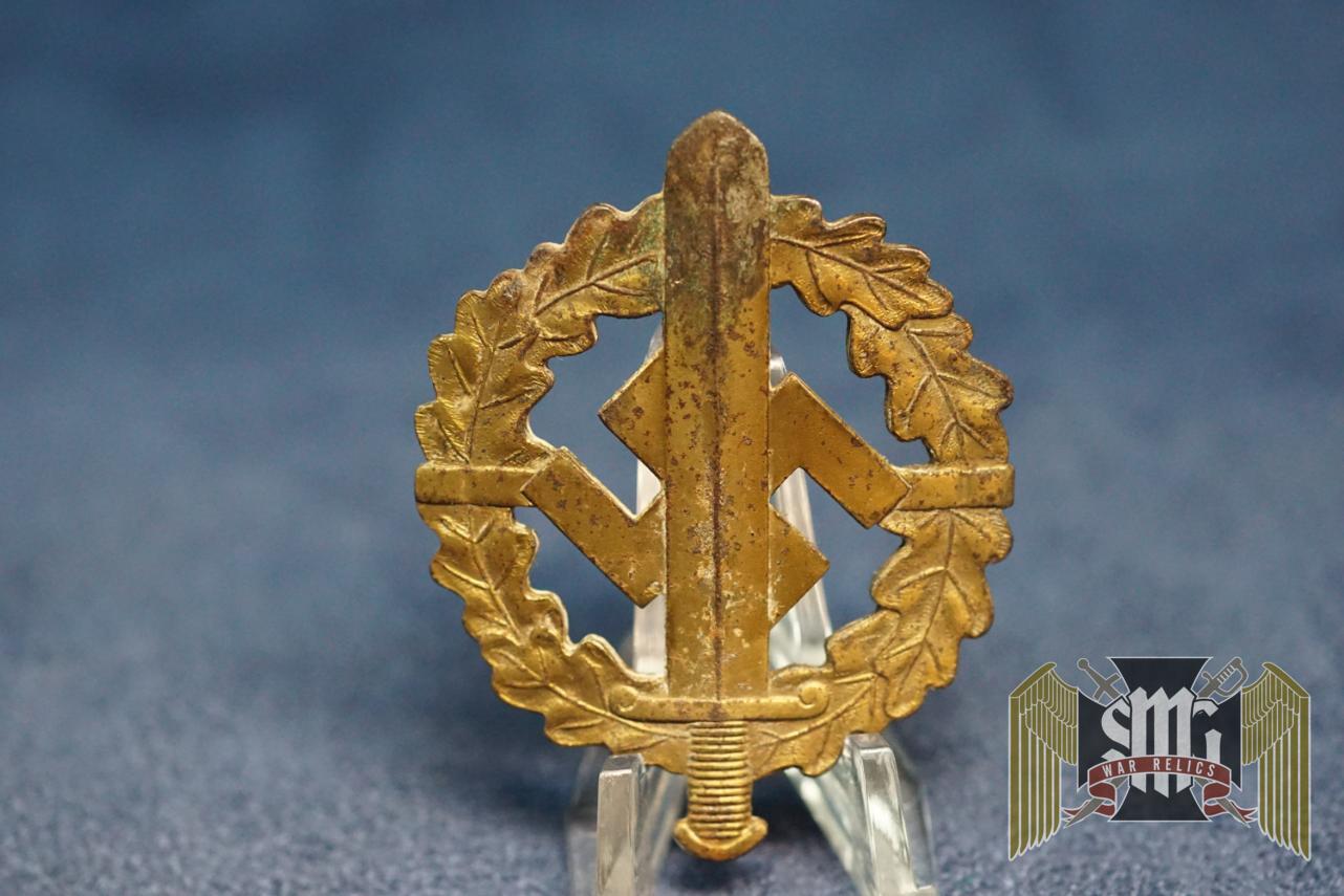 SA Sports badge in bronze