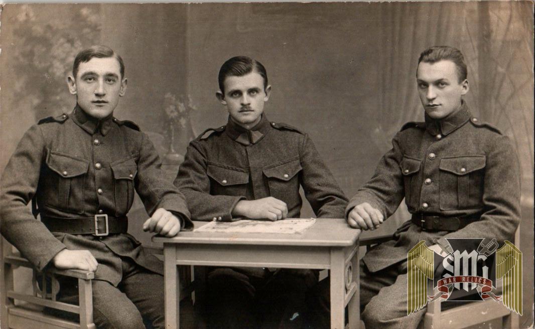 WW1 German Postcard uniform study