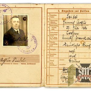 SMGN-1695   WW1/WW2 Wehrpass & Militarpass Grouping