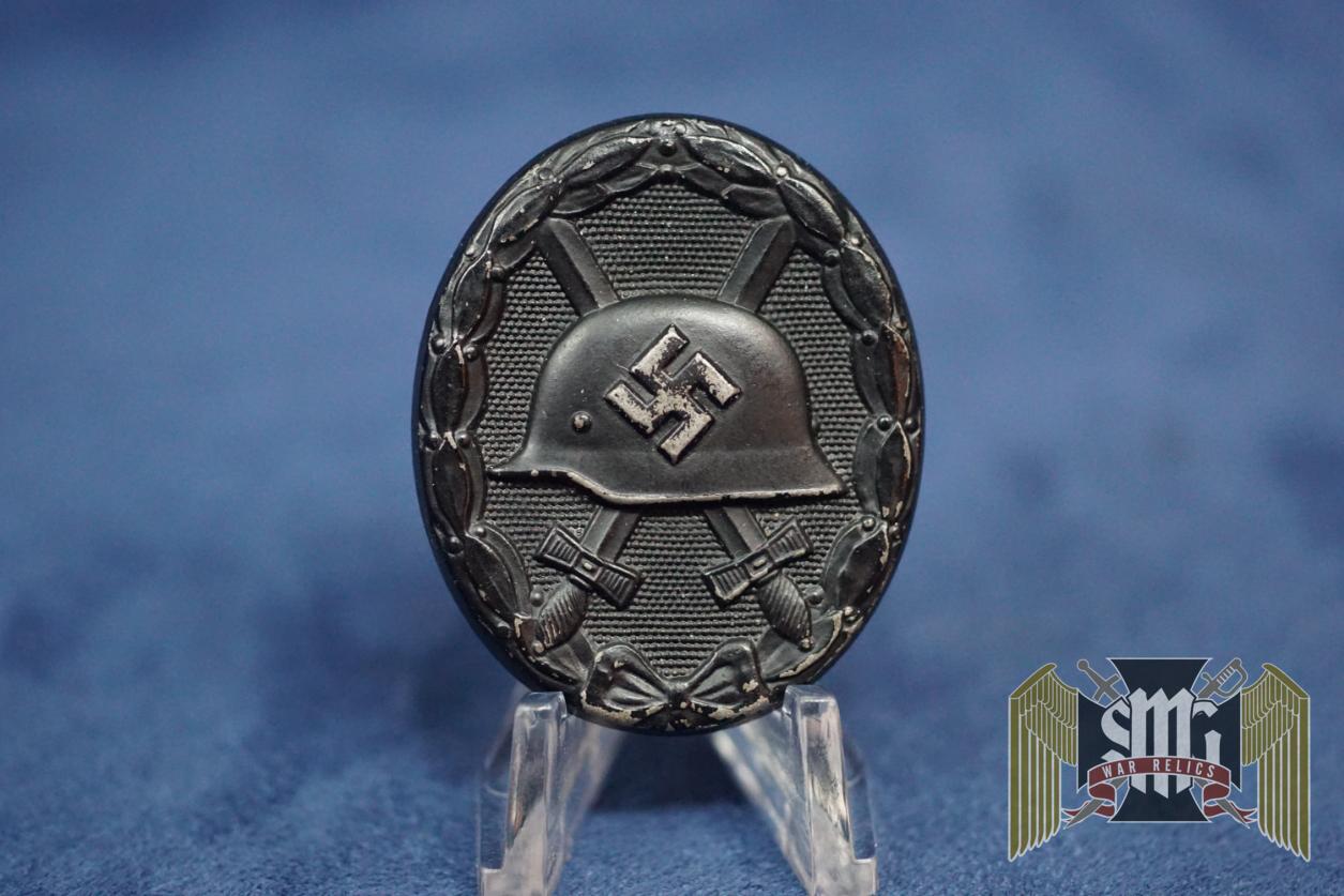 Black wound badge by Deumer marked L/11