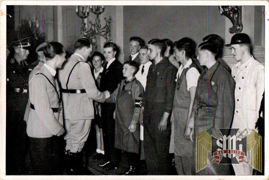 Adolf Hitler un used Cigarette Photo #83 Youth Workers with Hitler