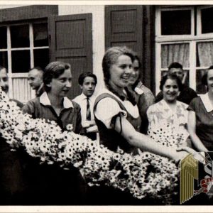 Germany Awake un used Cigarette Photo #206 Hitler Greats Girls