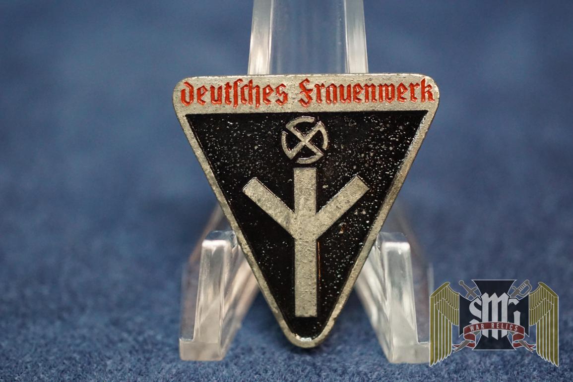 Frauenschaft (frauenwerk) pin 31x30mm RZM M1/34