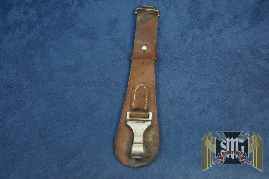 Tear Drop Leather Sword Hanger