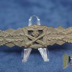 Close combat Clasp in Bronze by A.G.M.u.K