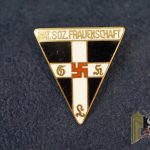 Frauenschaft 27x25mm badge
