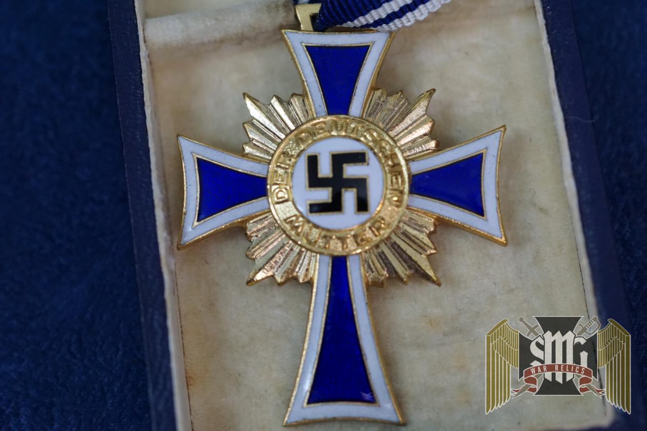 Cased Mother's Cross in Gold
