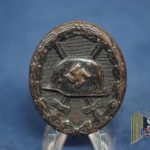 Black Wound badge by Robert Kreisel marked 67
