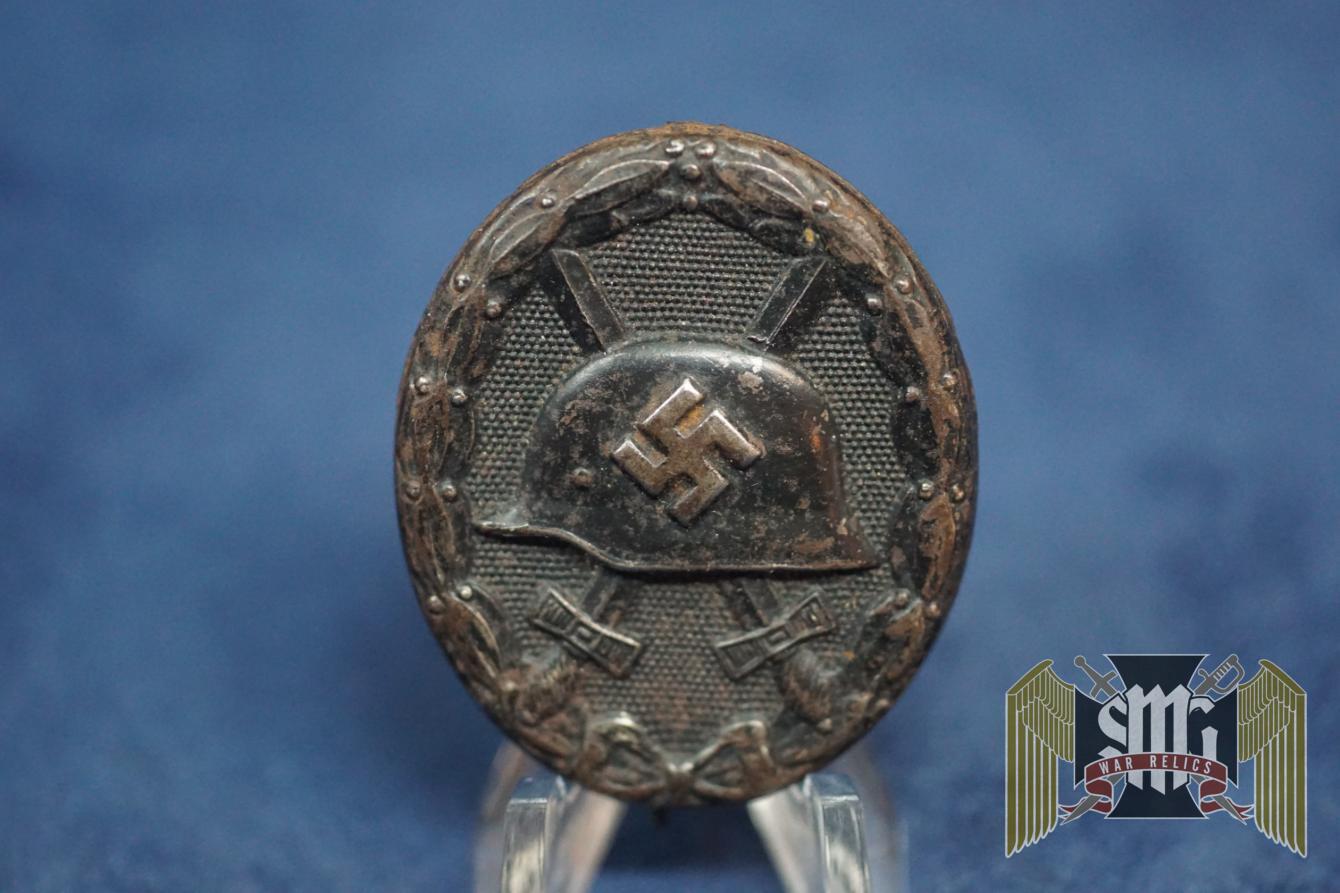 Black Wound badge by Robert Kreisel marked 67