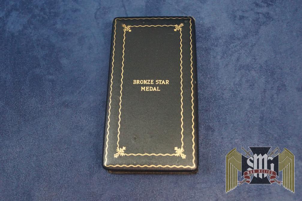 WW2 Era Cased Bronze star w/ribbon bar and lapel pin