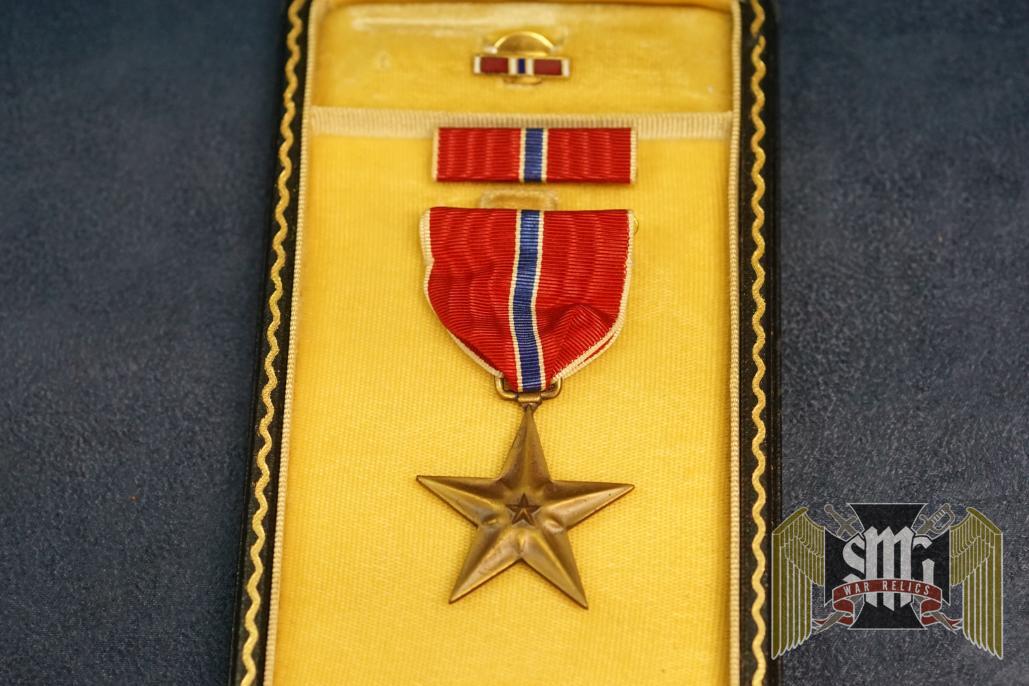 WW2 Era Cased Bronze star w/ribbon bar and lapel pin
