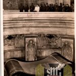 Der Fuhrer am Grabe Napoleons Postcard