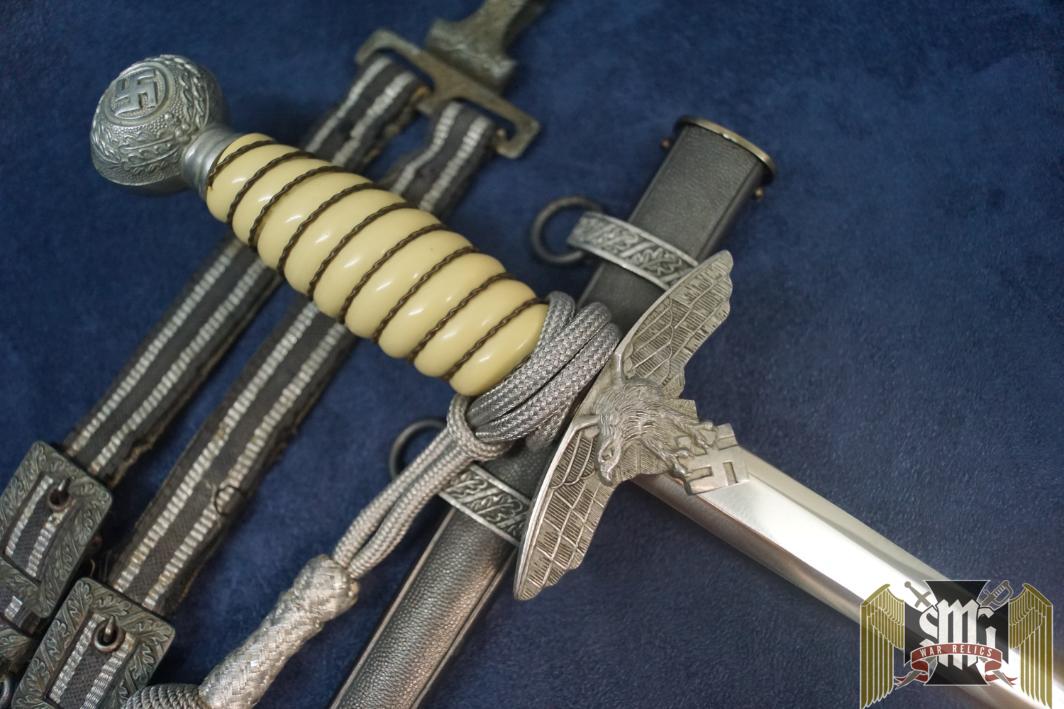 2nd model Luftwaffe dagger by Spitzer With Gold hangers