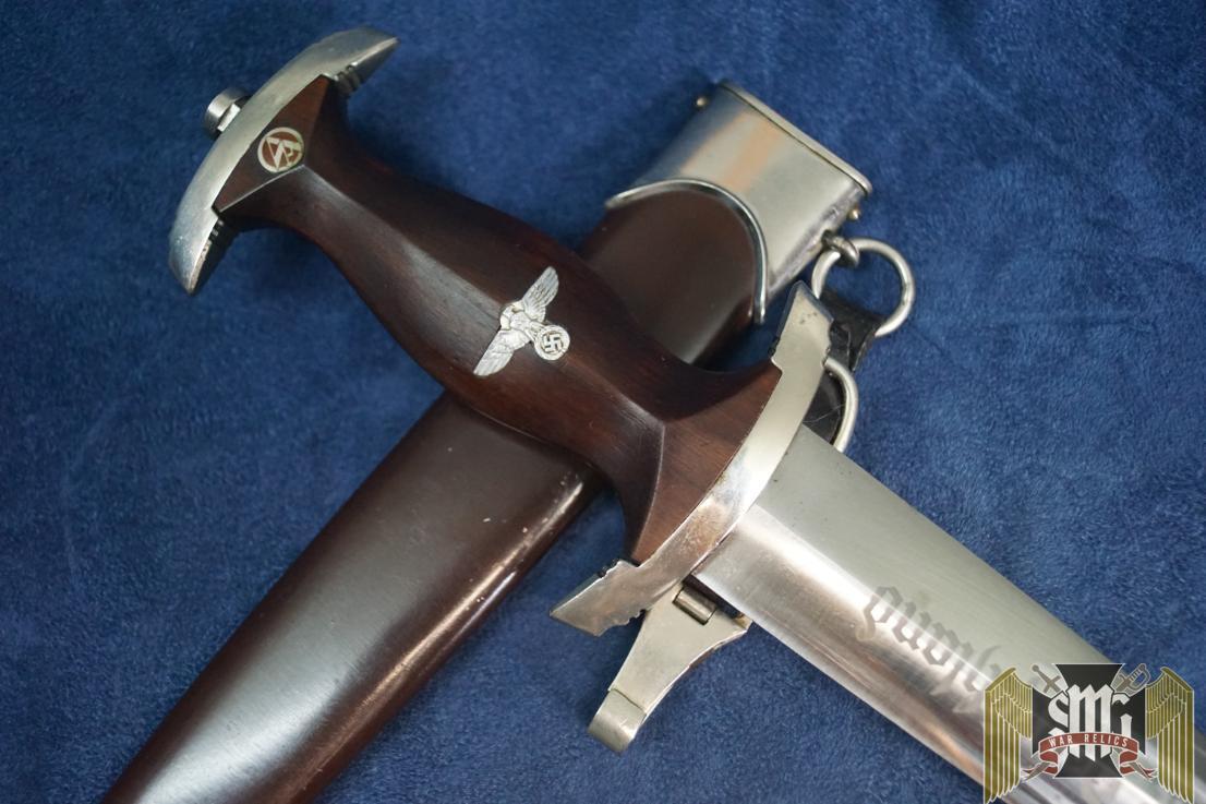 SA dagger Later Period M7/68 (Tiger) with clip