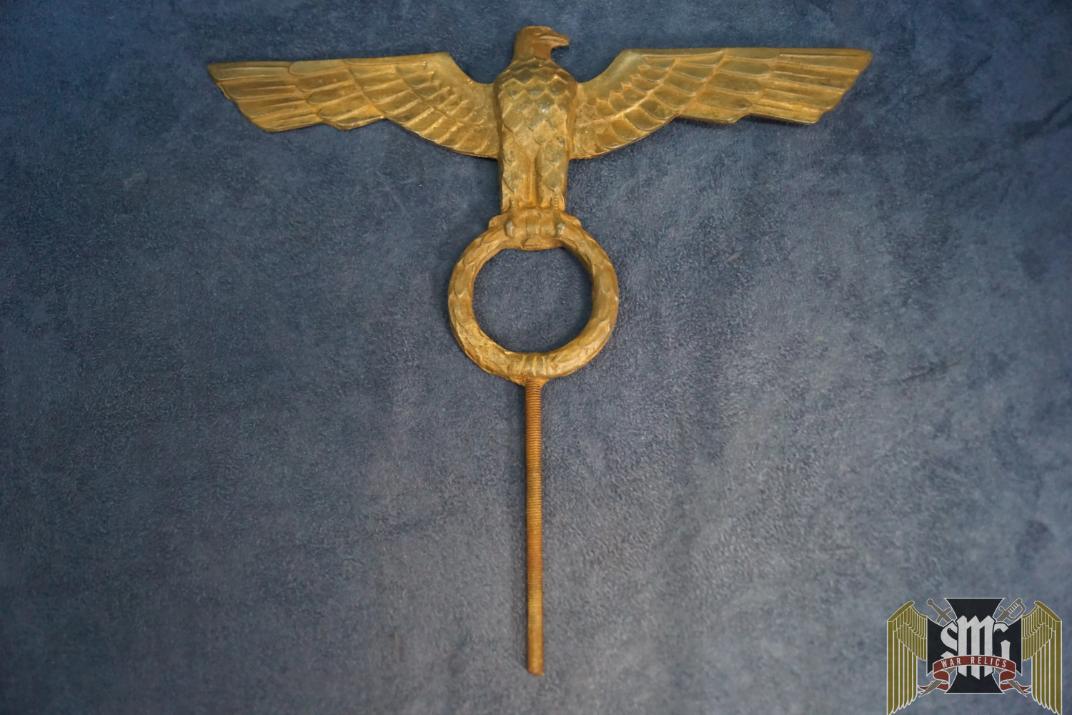 DeNazified Pole Top