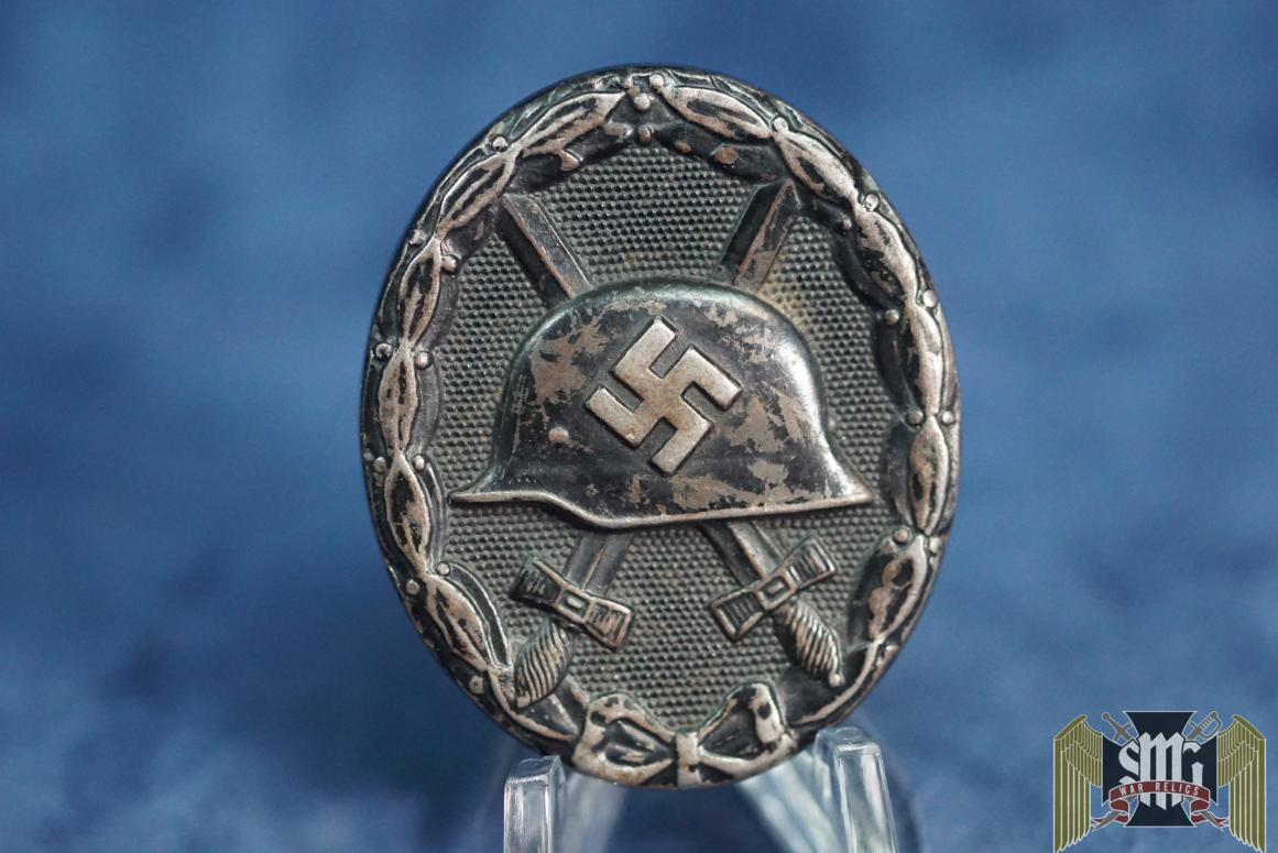 Black wound Badge