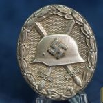 WOUND BADGE IN SILVER BY Klein & Quenzer “65”