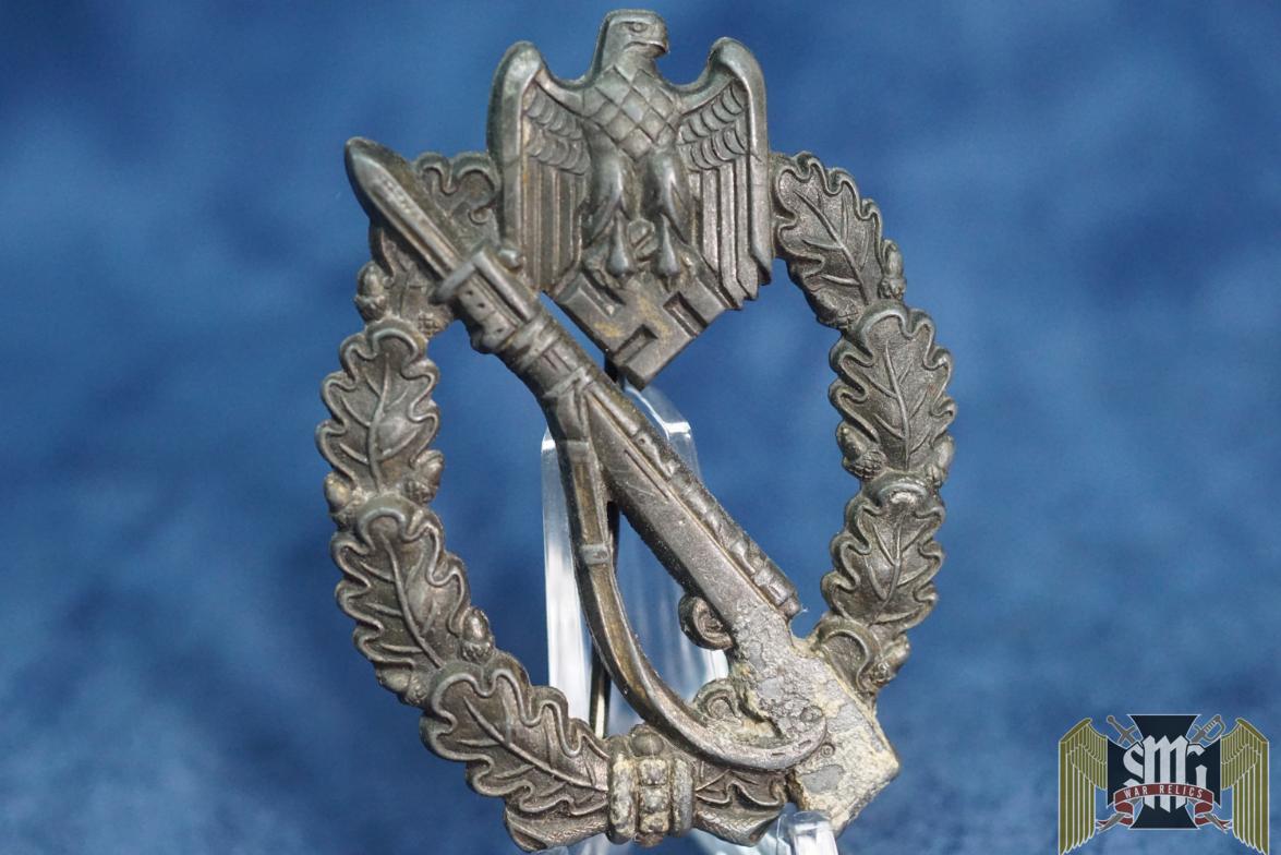 Infantry Assault badge In Bronze by Shuco.