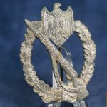 Infantry Assault badge in silver by Deumer