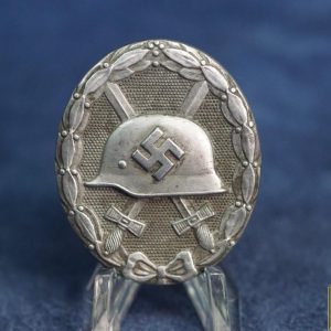 Silver Wound badge by Hauptmünzamt Marked 30