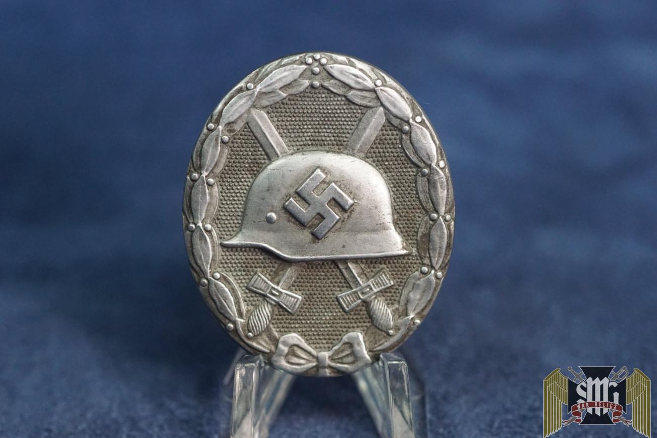 Silver Wound badge by Hauptmünzamt Marked 30