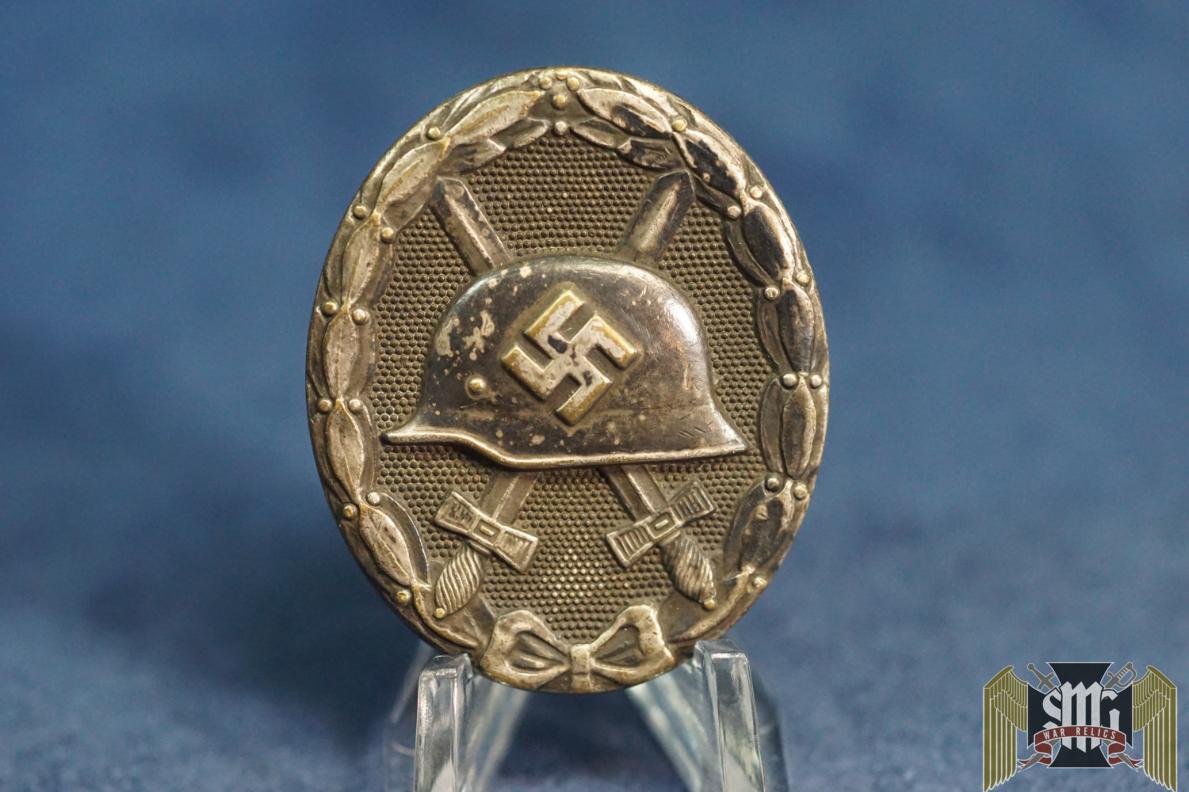 Early Silver Wound badge by Hauptmünzamt 30 marked