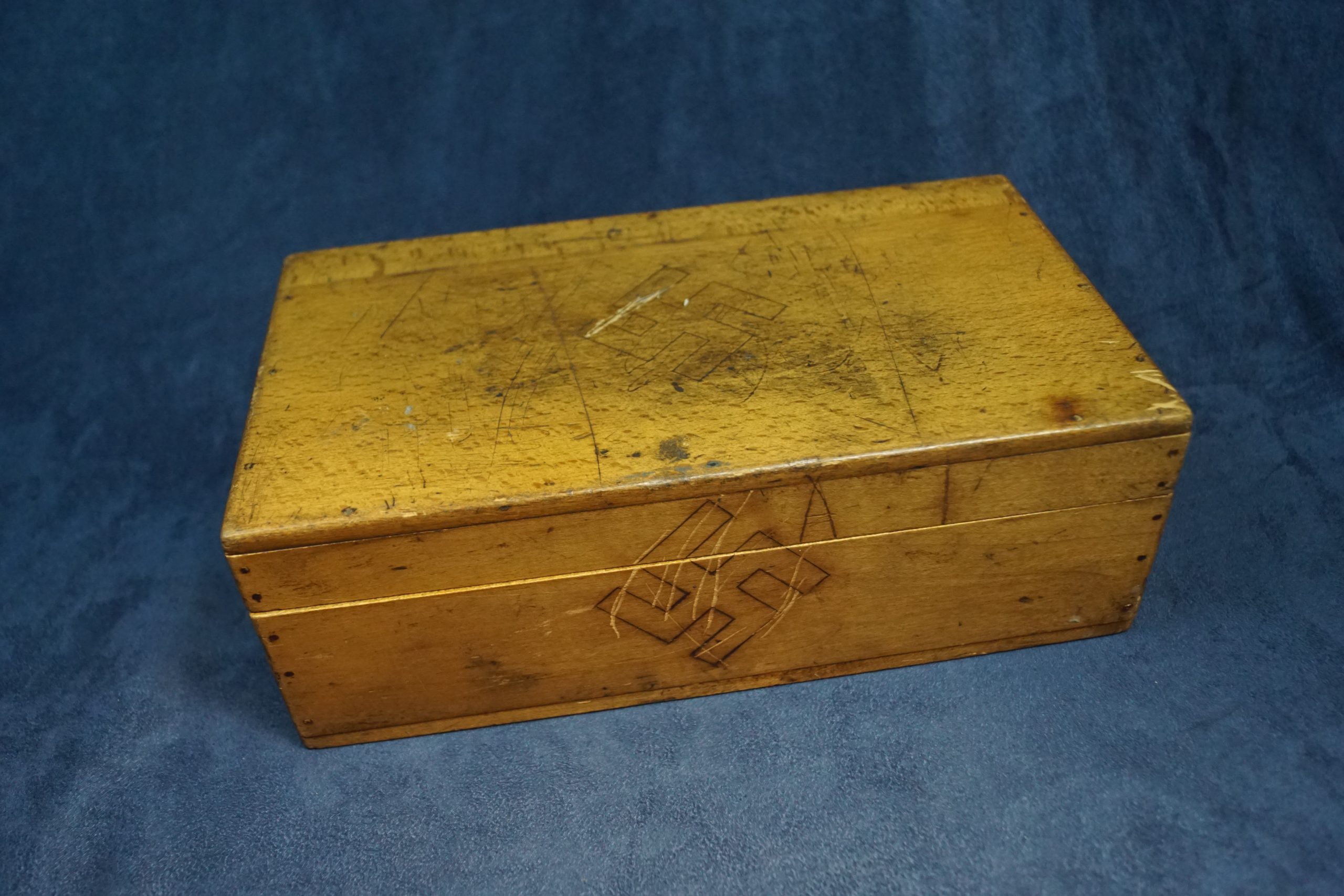 This box came in a larger collection and might be authentic to the period but i don't think the tag on the inside is. Looks like the tag is modern and was added by a collector. It's well made and is 9.5  x 5.25 x 3".  