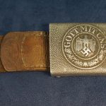 Tabbed Heer Buckle in Aluminum by Hueck