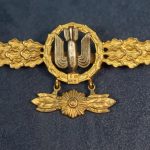 Bomber Clasp in Gold with Mission Pennant