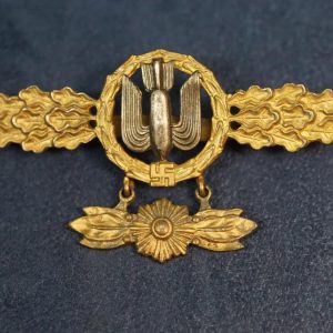 Bomber Clasp in Gold with Mission Pennant