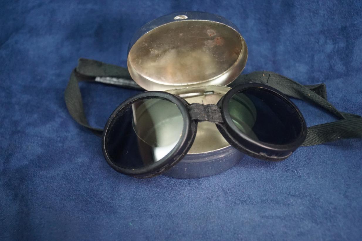 ww2 German Alpine goggles w/ case