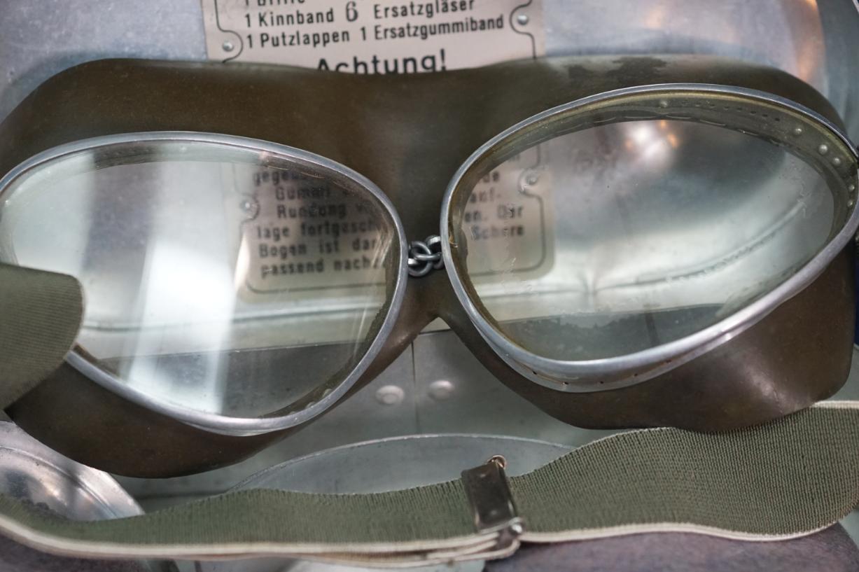 Luftwaffe Model 295 Goggles with case & extra lenses by Deyea