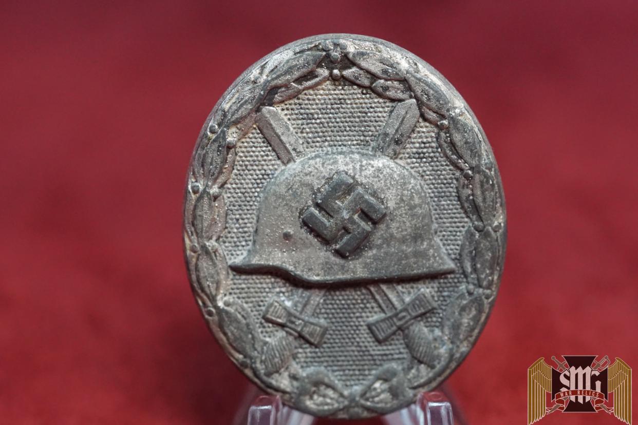 1939 silver Wound badge by Carl Wild Marked 107