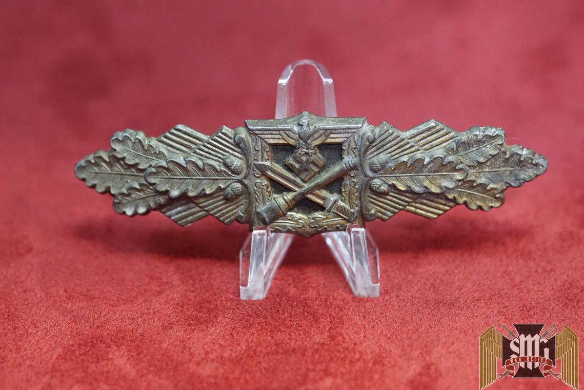 Close Combat Badge in Bronze by F&BL